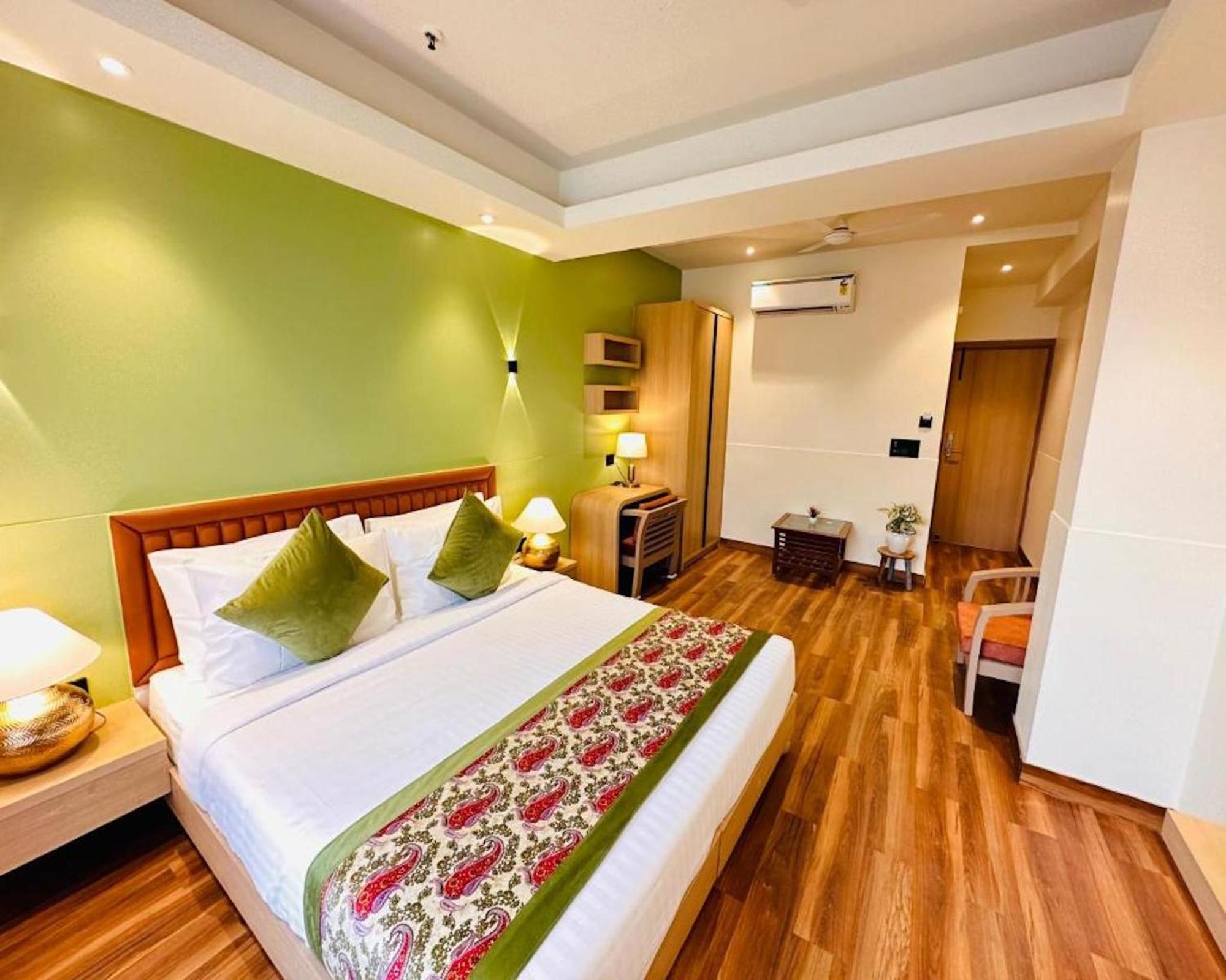 Crown Hotel Agra Near Taj Mahal מראה חיצוני תמונה