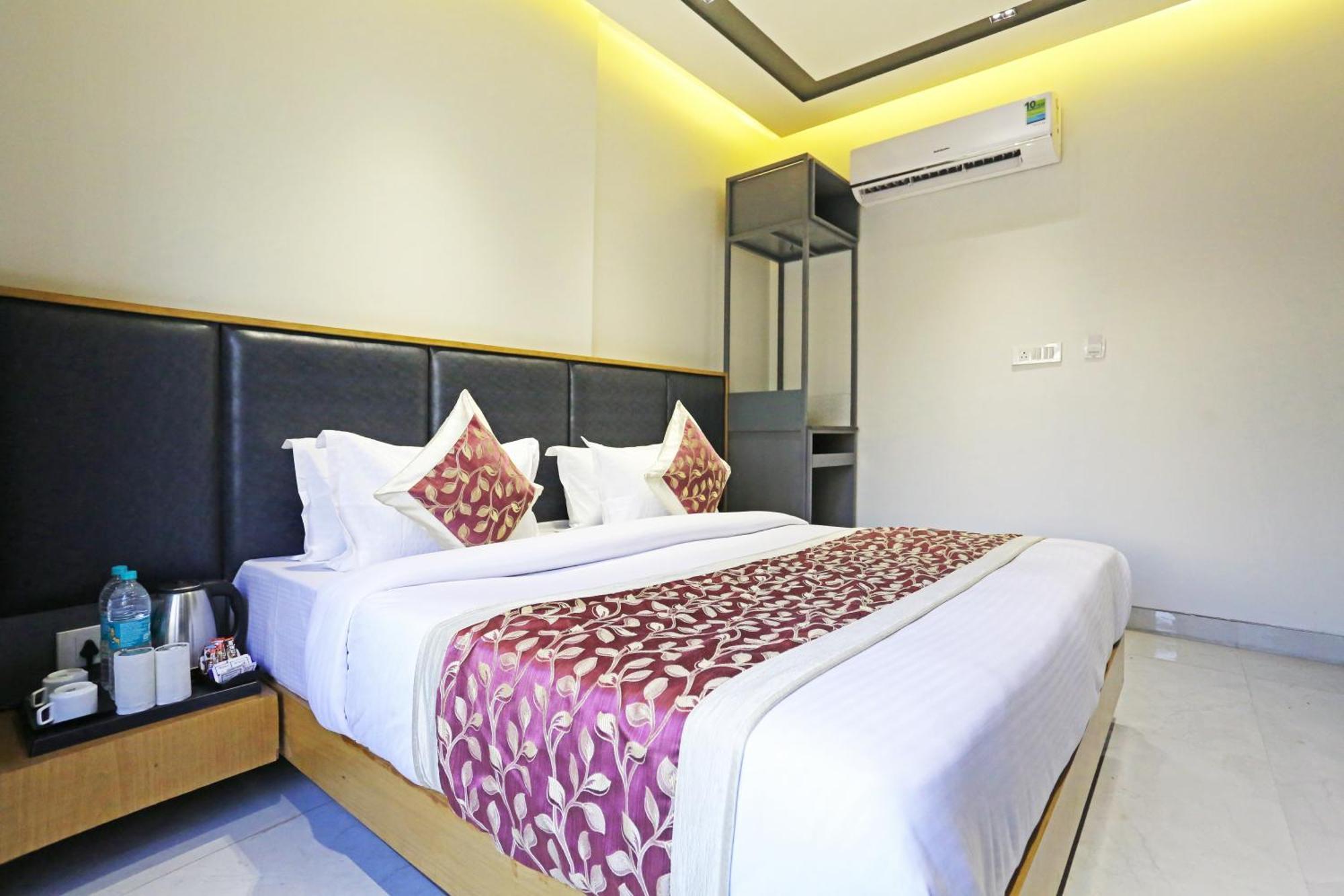 Crown Hotel Agra Near Taj Mahal מראה חיצוני תמונה