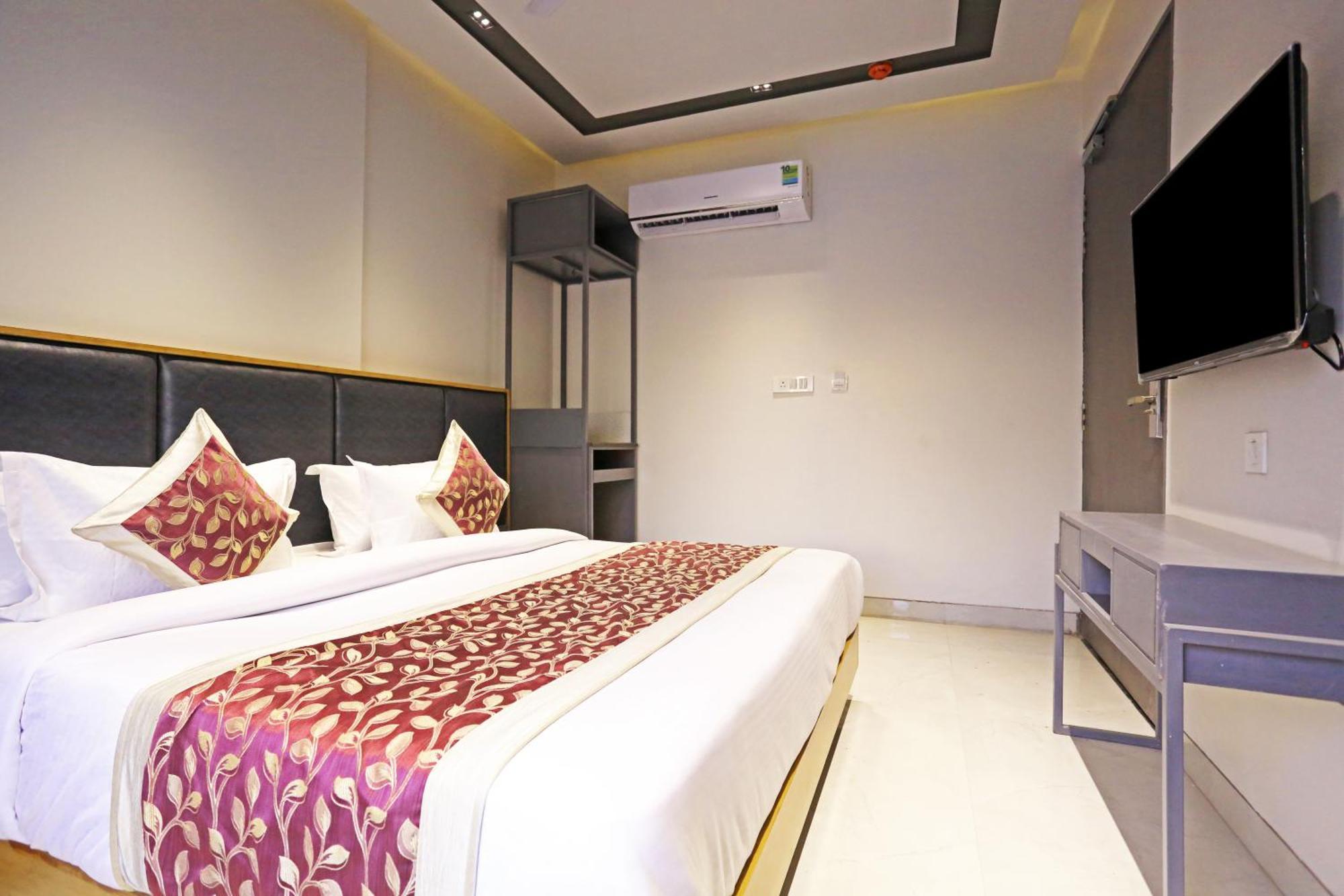 Crown Hotel Agra Near Taj Mahal מראה חיצוני תמונה