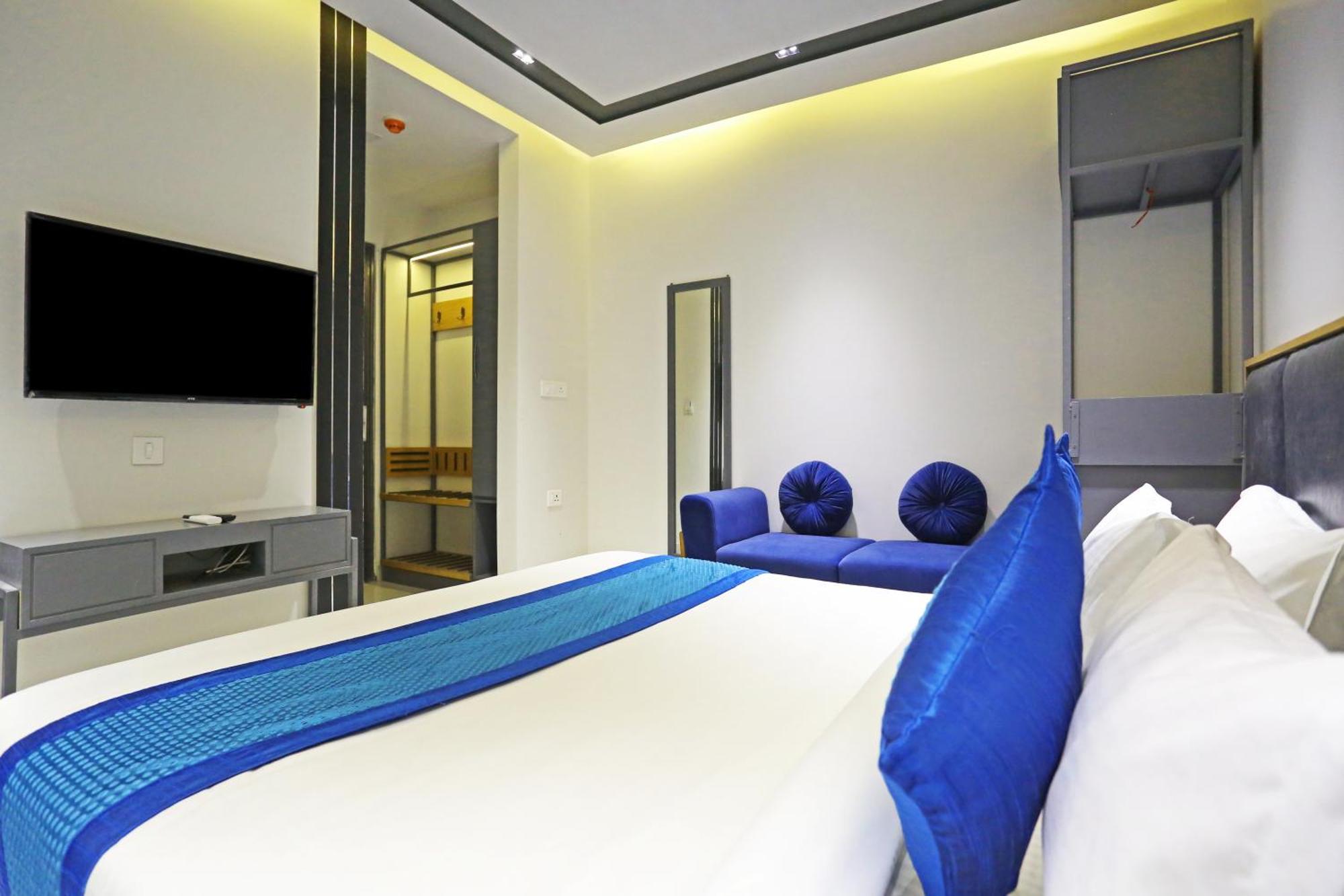 Crown Hotel Agra Near Taj Mahal מראה חיצוני תמונה