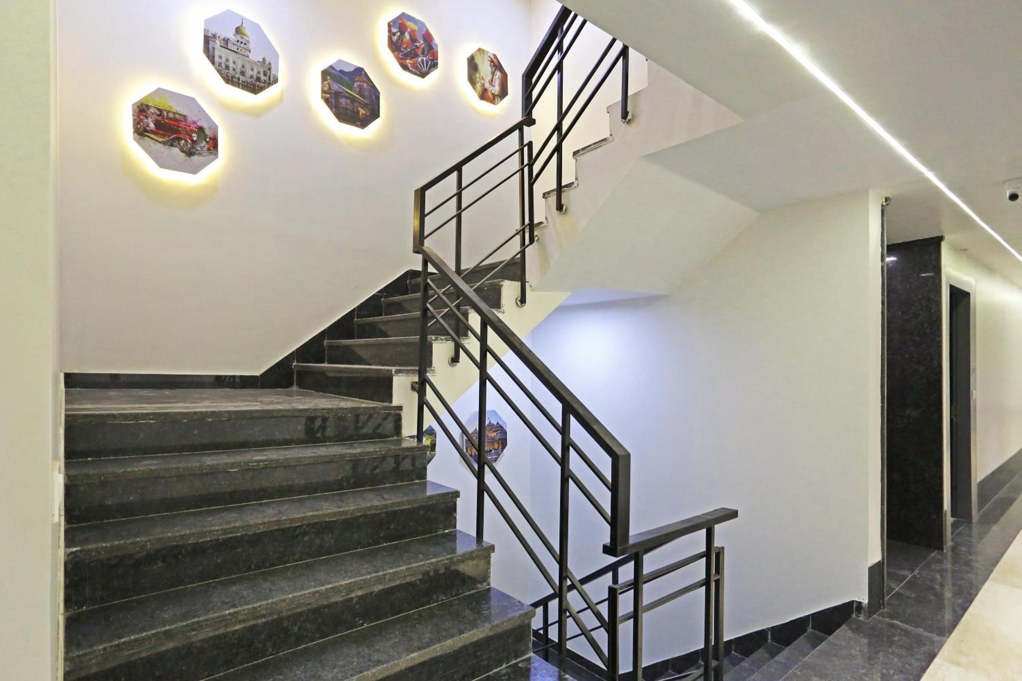 Crown Hotel Agra Near Taj Mahal מראה חיצוני תמונה