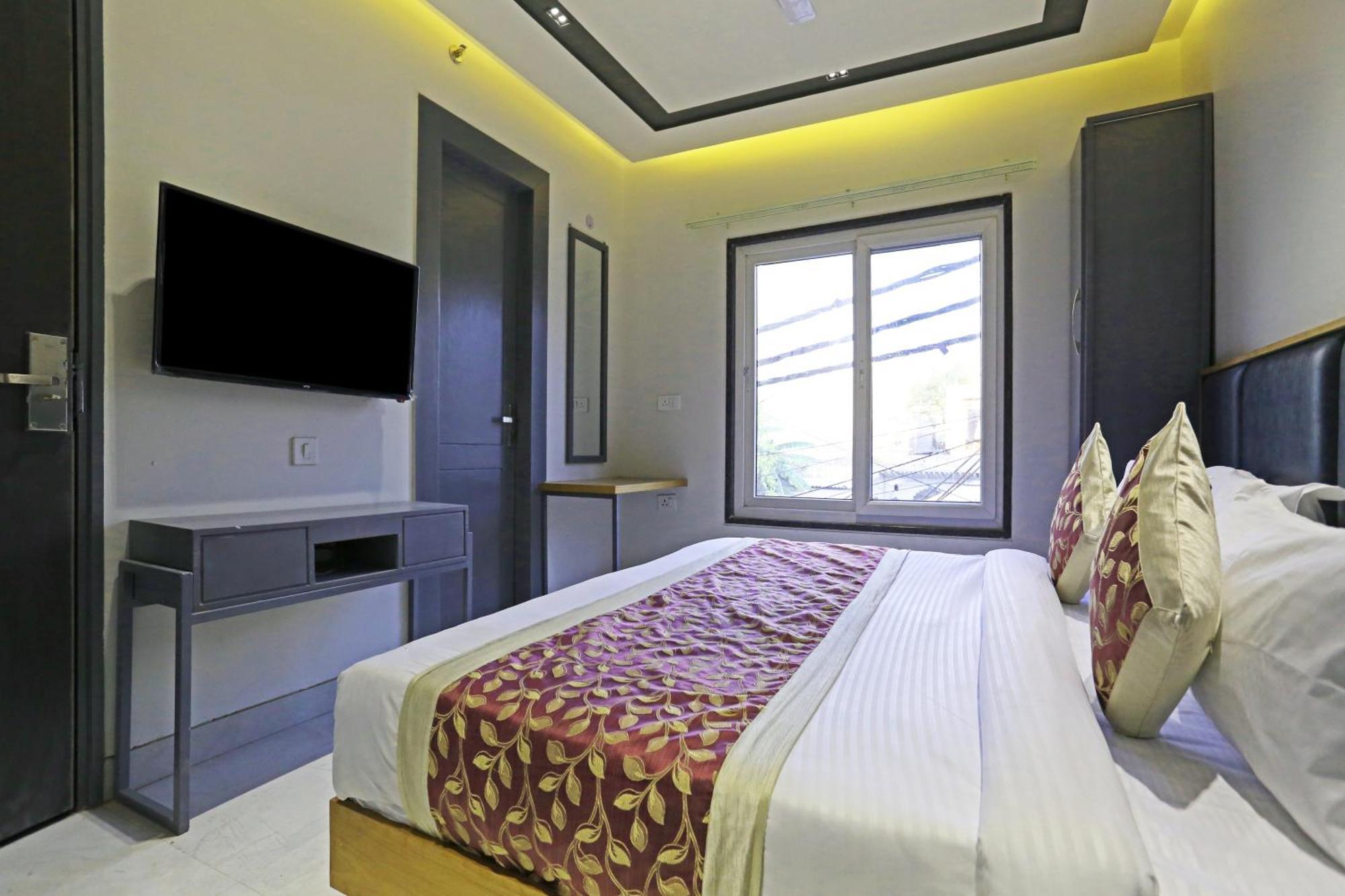 Crown Hotel Agra Near Taj Mahal מראה חיצוני תמונה