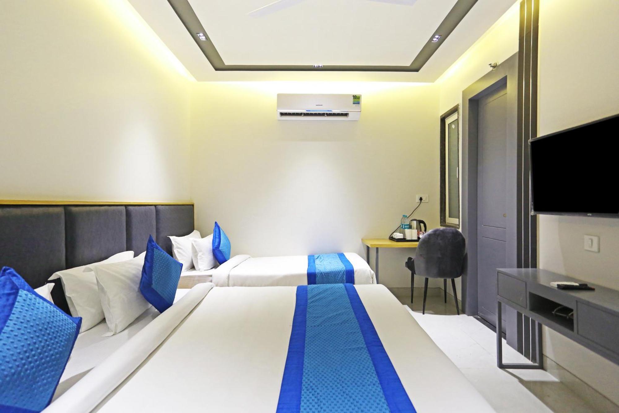 Crown Hotel Agra Near Taj Mahal מראה חיצוני תמונה
