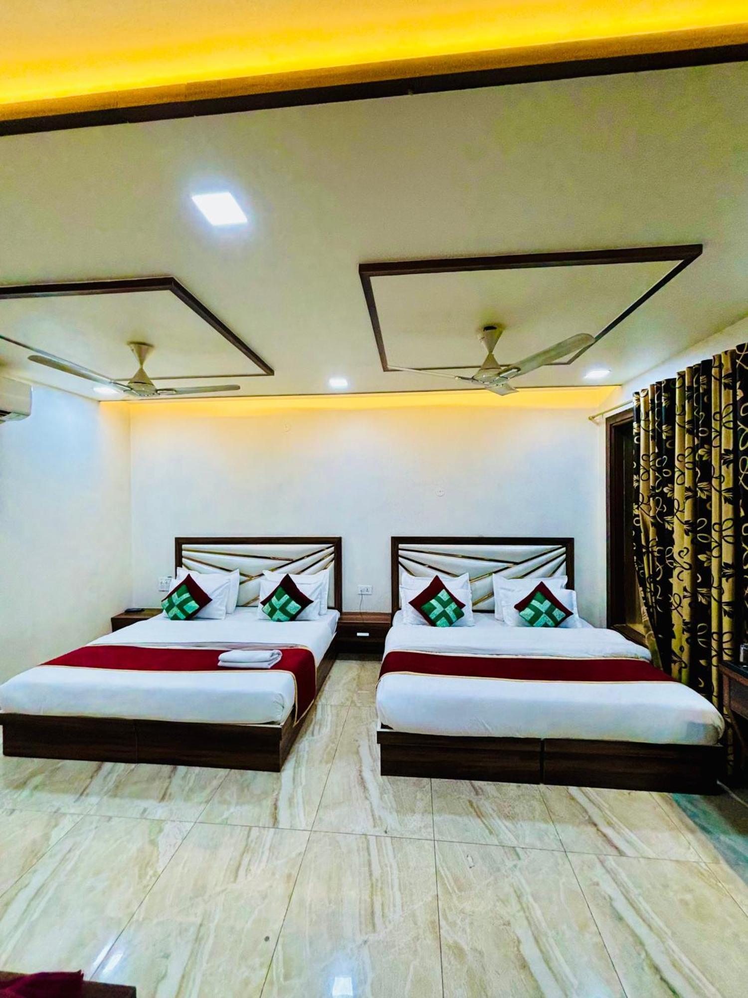Crown Hotel Agra Near Taj Mahal מראה חיצוני תמונה
