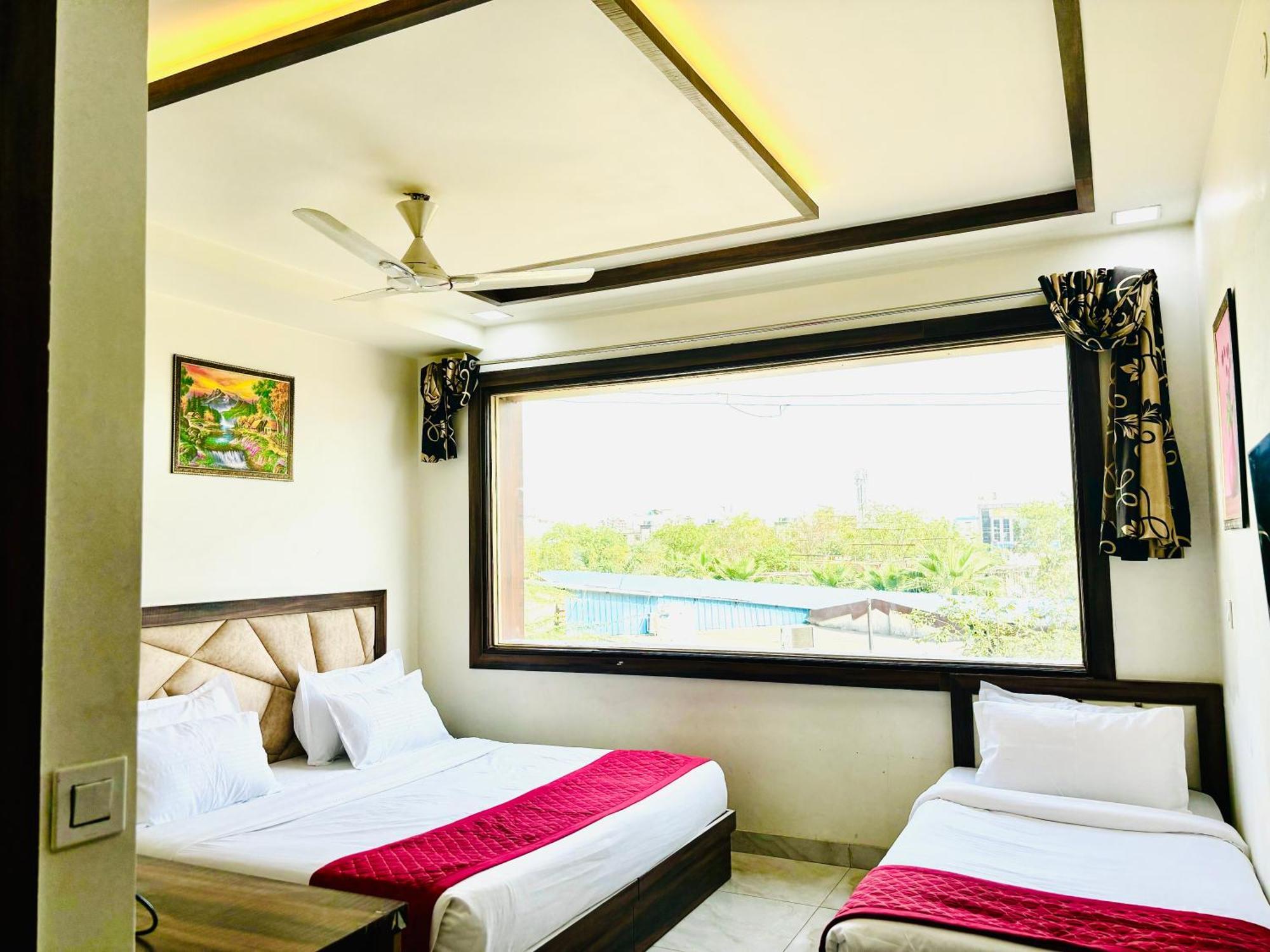 Crown Hotel Agra Near Taj Mahal מראה חיצוני תמונה