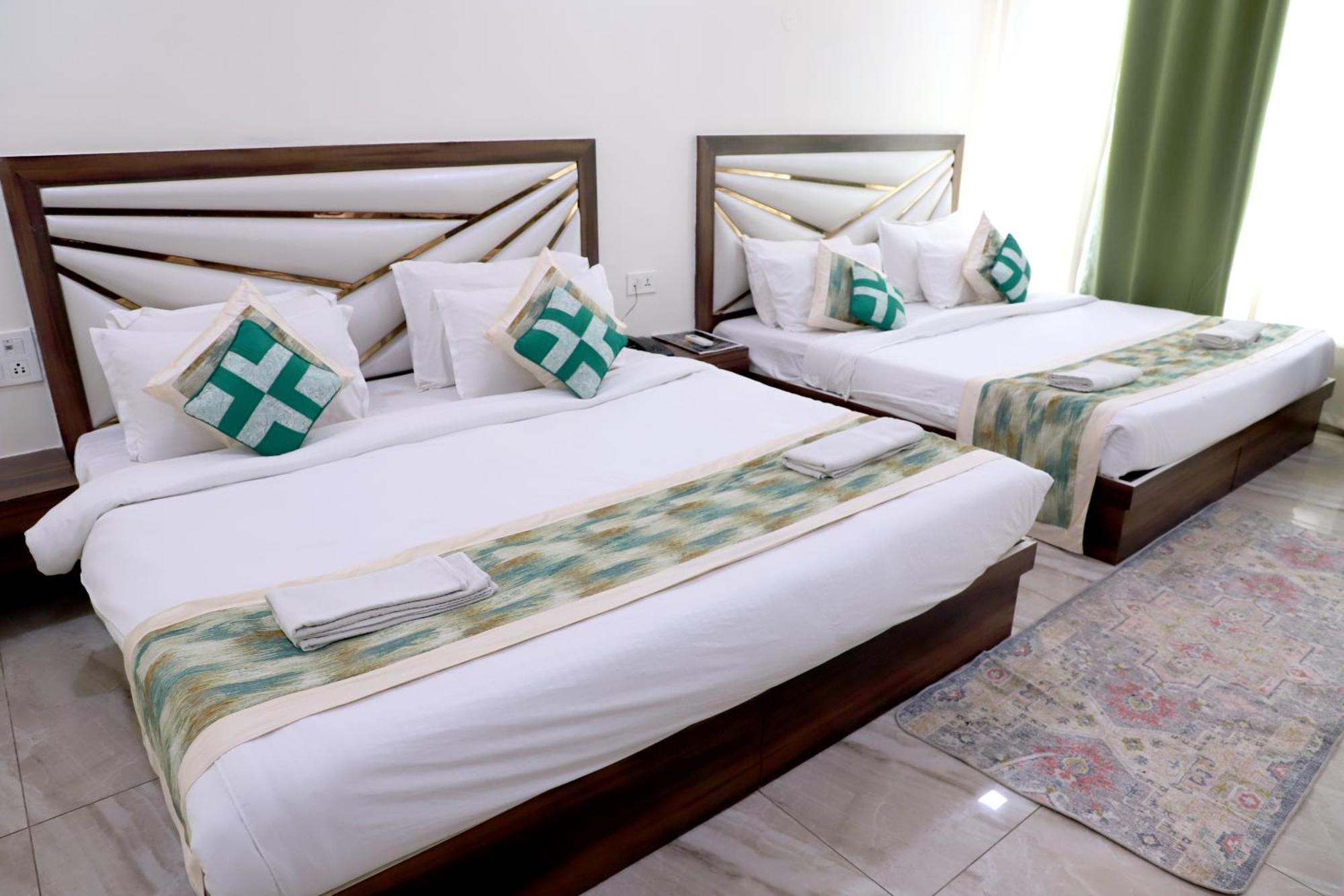 Crown Hotel Agra Near Taj Mahal מראה חיצוני תמונה