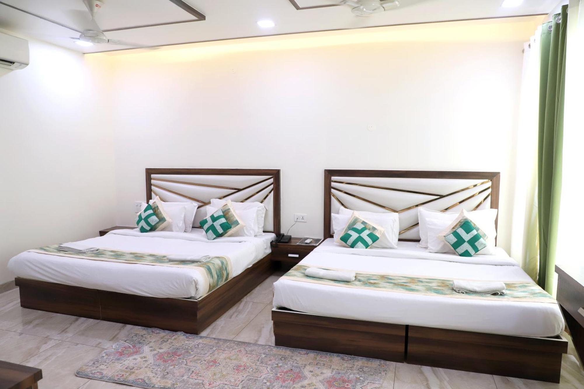 Crown Hotel Agra Near Taj Mahal מראה חיצוני תמונה