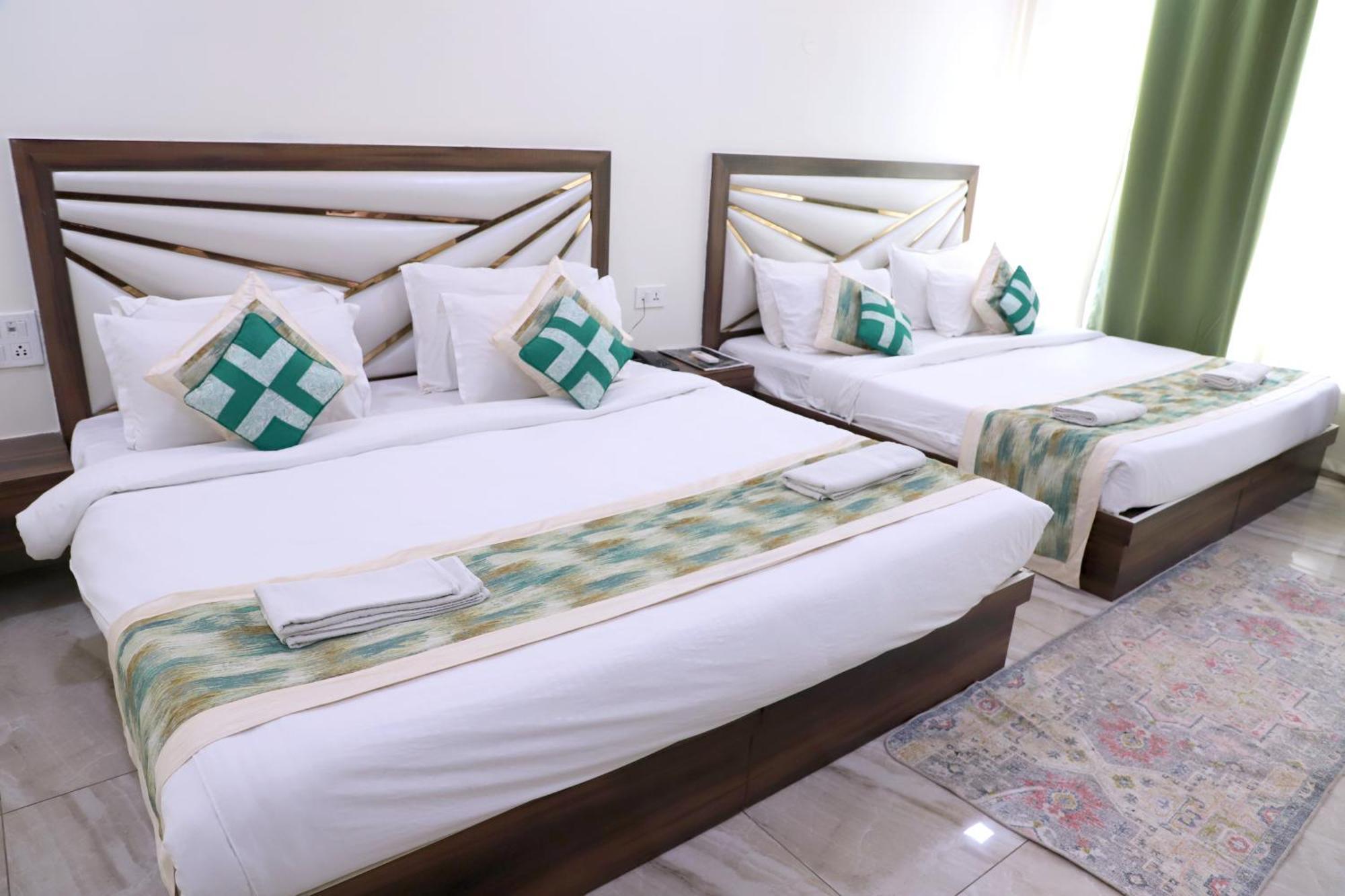 Crown Hotel Agra Near Taj Mahal מראה חיצוני תמונה