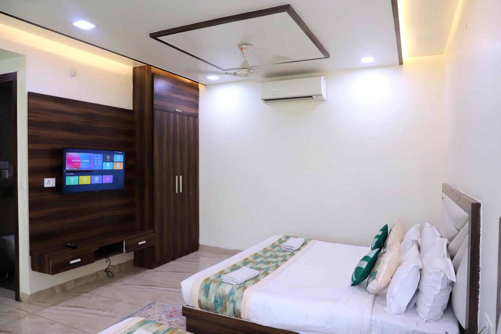 Crown Hotel Agra Near Taj Mahal מראה חיצוני תמונה