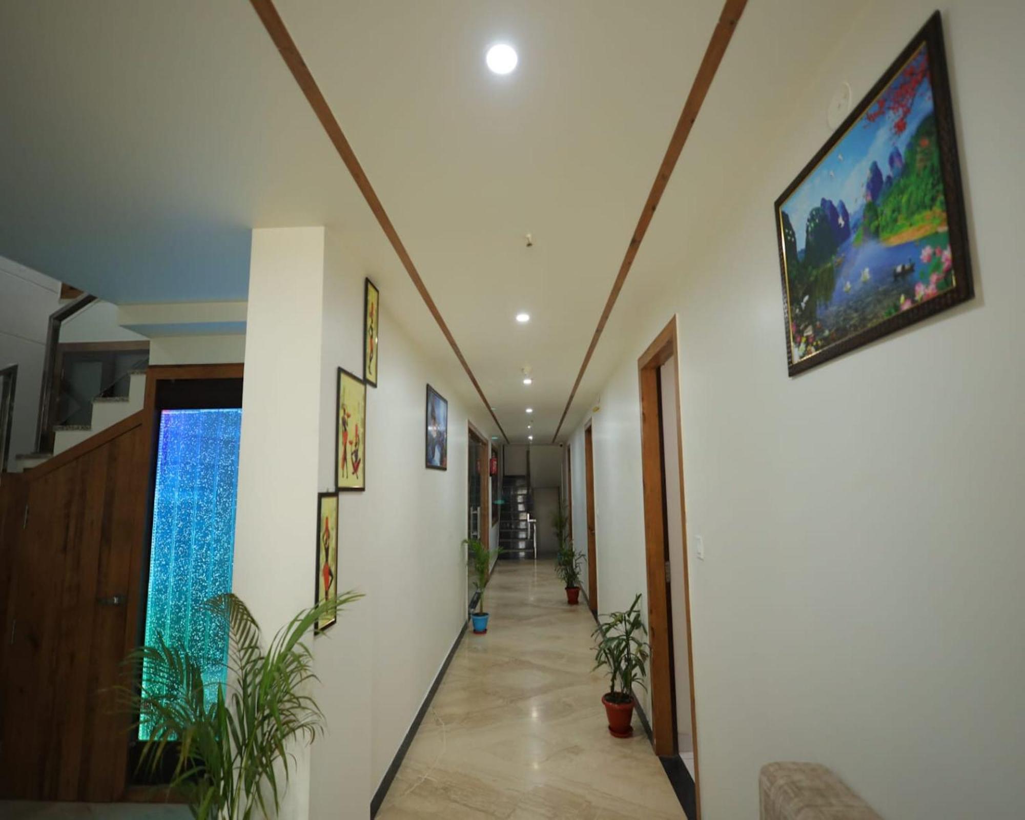 Crown Hotel Agra Near Taj Mahal מראה חיצוני תמונה