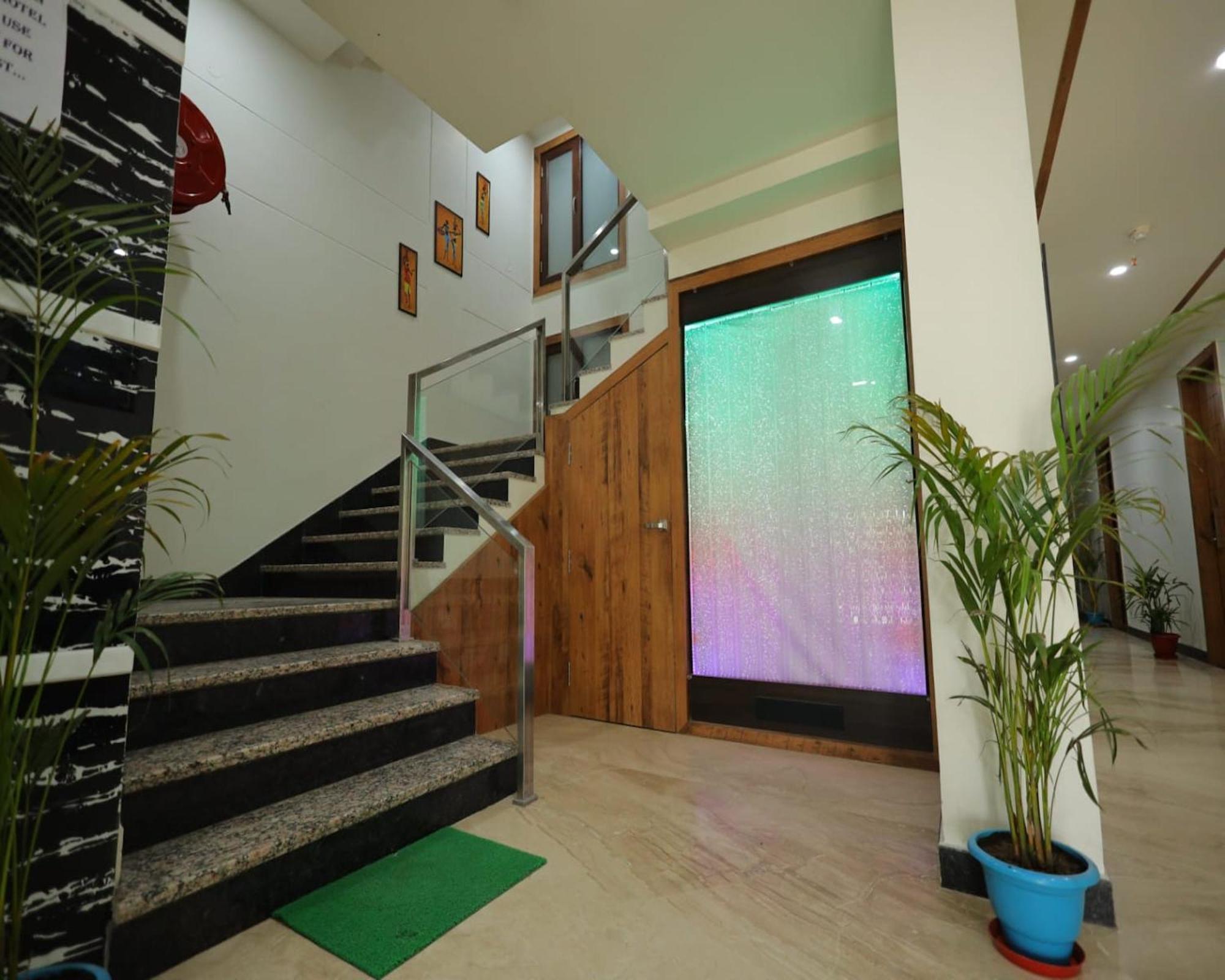 Crown Hotel Agra Near Taj Mahal מראה חיצוני תמונה