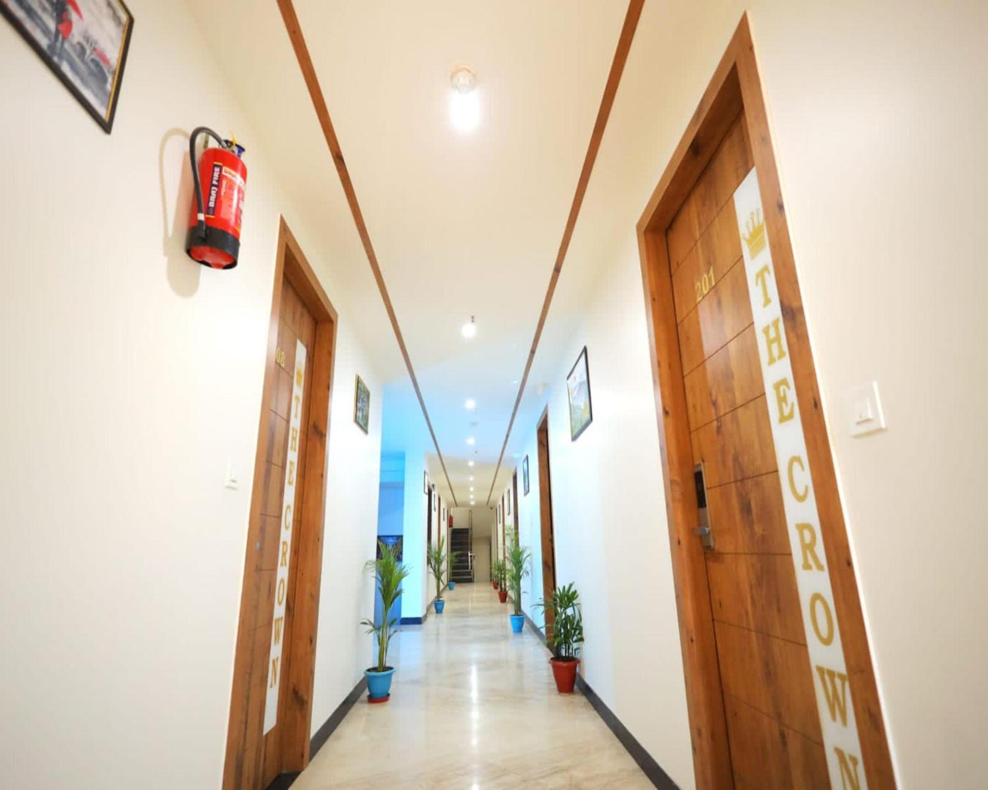 Crown Hotel Agra Near Taj Mahal מראה חיצוני תמונה