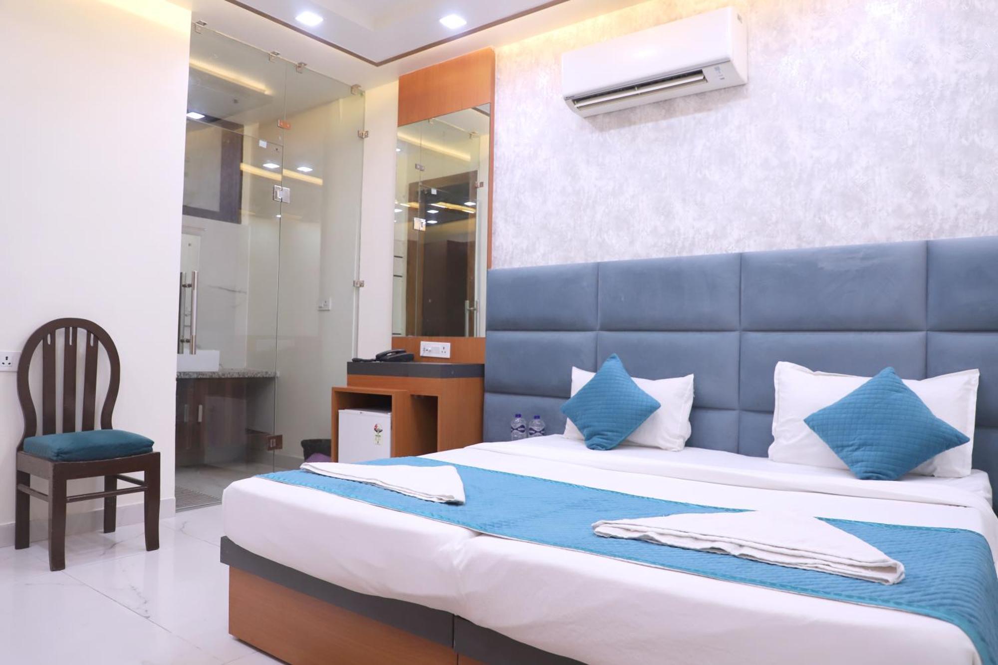 Crown Hotel Agra Near Taj Mahal מראה חיצוני תמונה