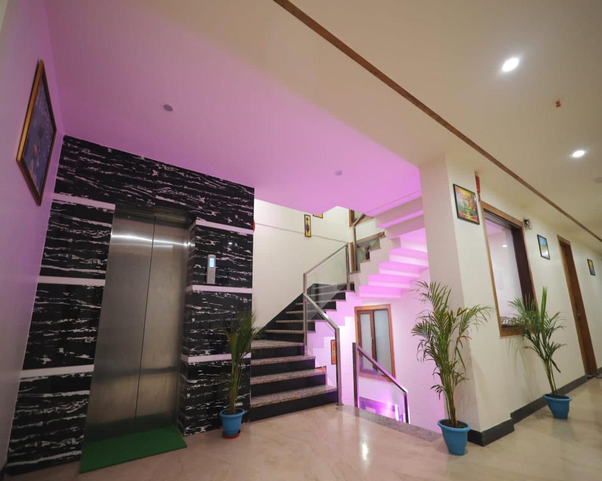 Crown Hotel Agra Near Taj Mahal מראה חיצוני תמונה