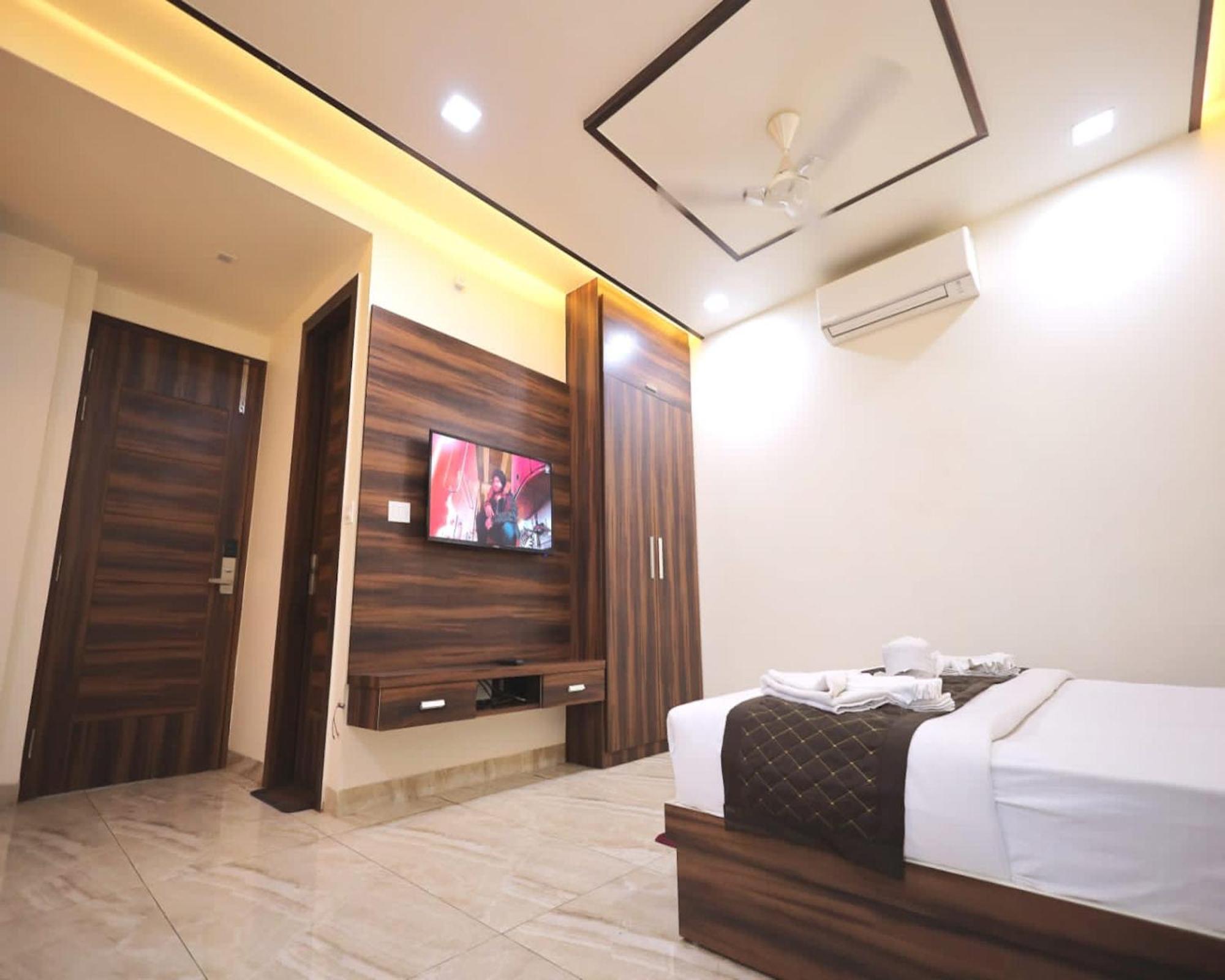 Crown Hotel Agra Near Taj Mahal מראה חיצוני תמונה