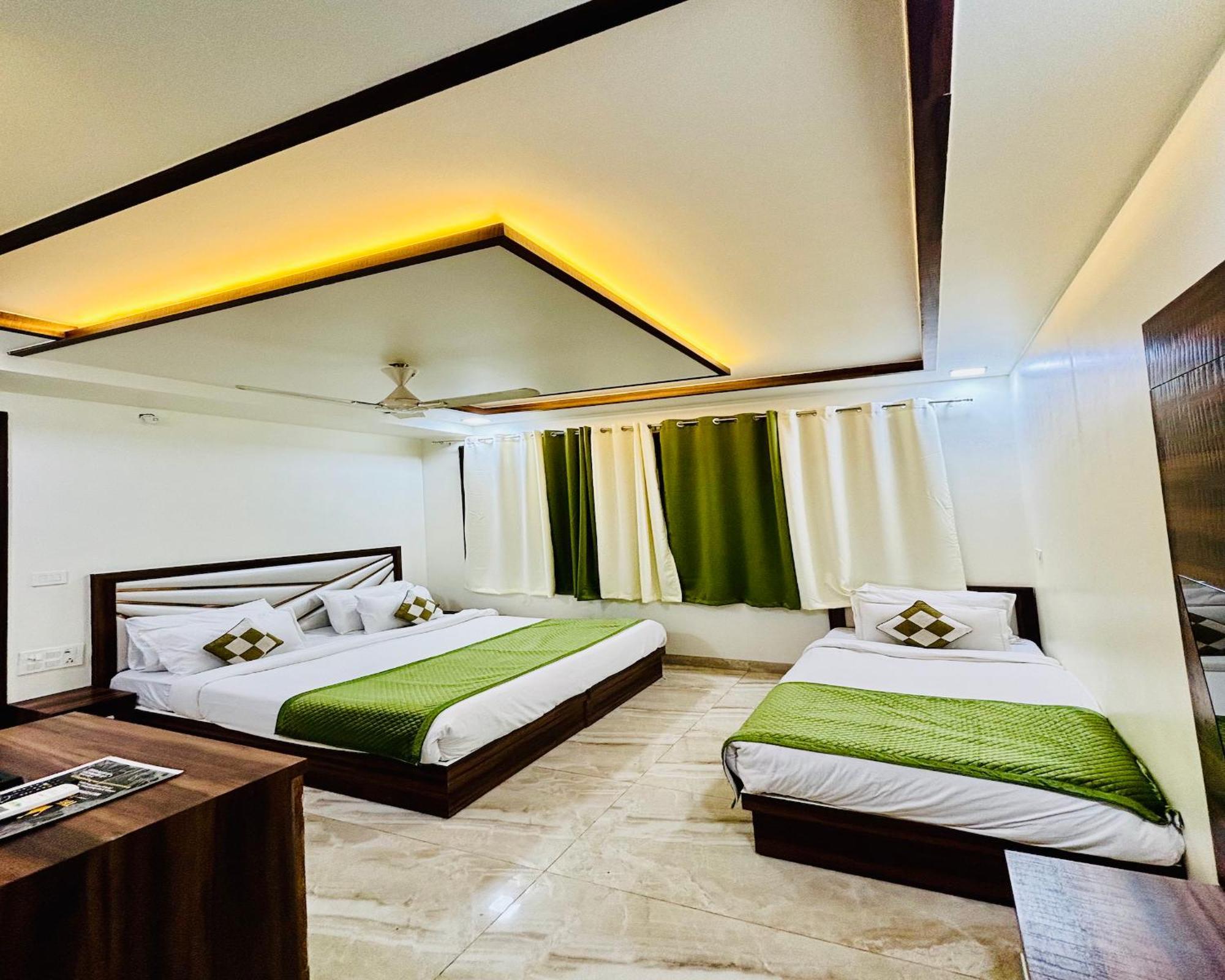 Crown Hotel Agra Near Taj Mahal מראה חיצוני תמונה